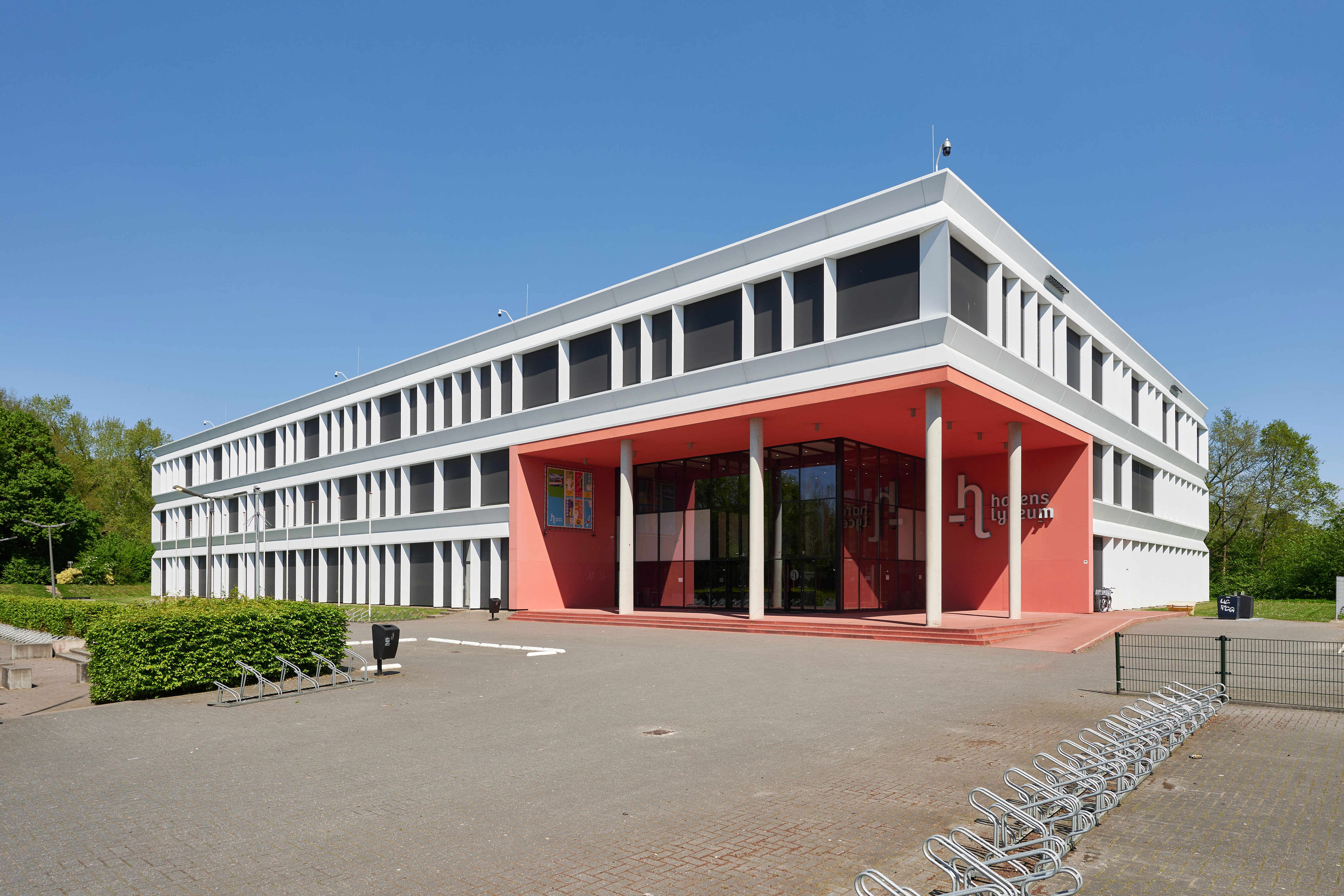 Het gebouw van het Harens Lyceum.